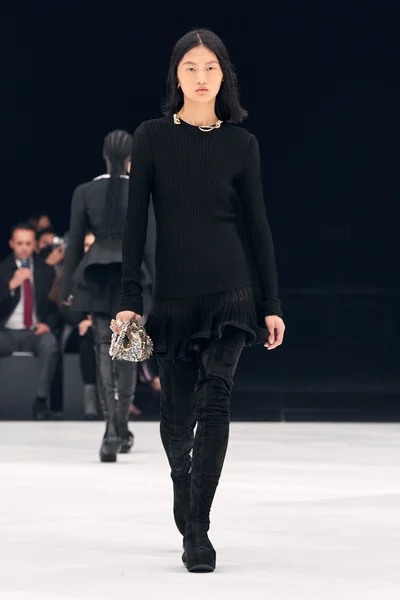 Look 10